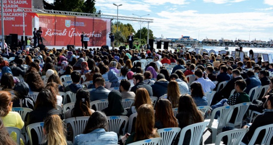 İlk dersi halkla birlikte işlediler