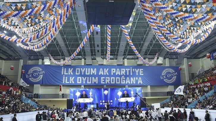 "İlk Oyum Erdoğan'a, İlk Oyum AK Parti'ye" Sakarya'dan başladı