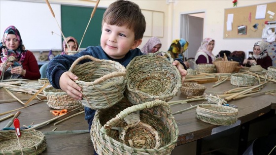 İlmek ilmek ördükleri 'kındıra' ile sepetçiliği yaşatıyorlar