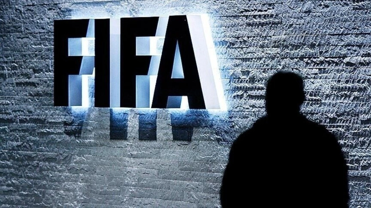 Infantino'yu eleştiren FIFA'nın 3 numaralı ismi Lamour g&ouml;revinden ayrıldı