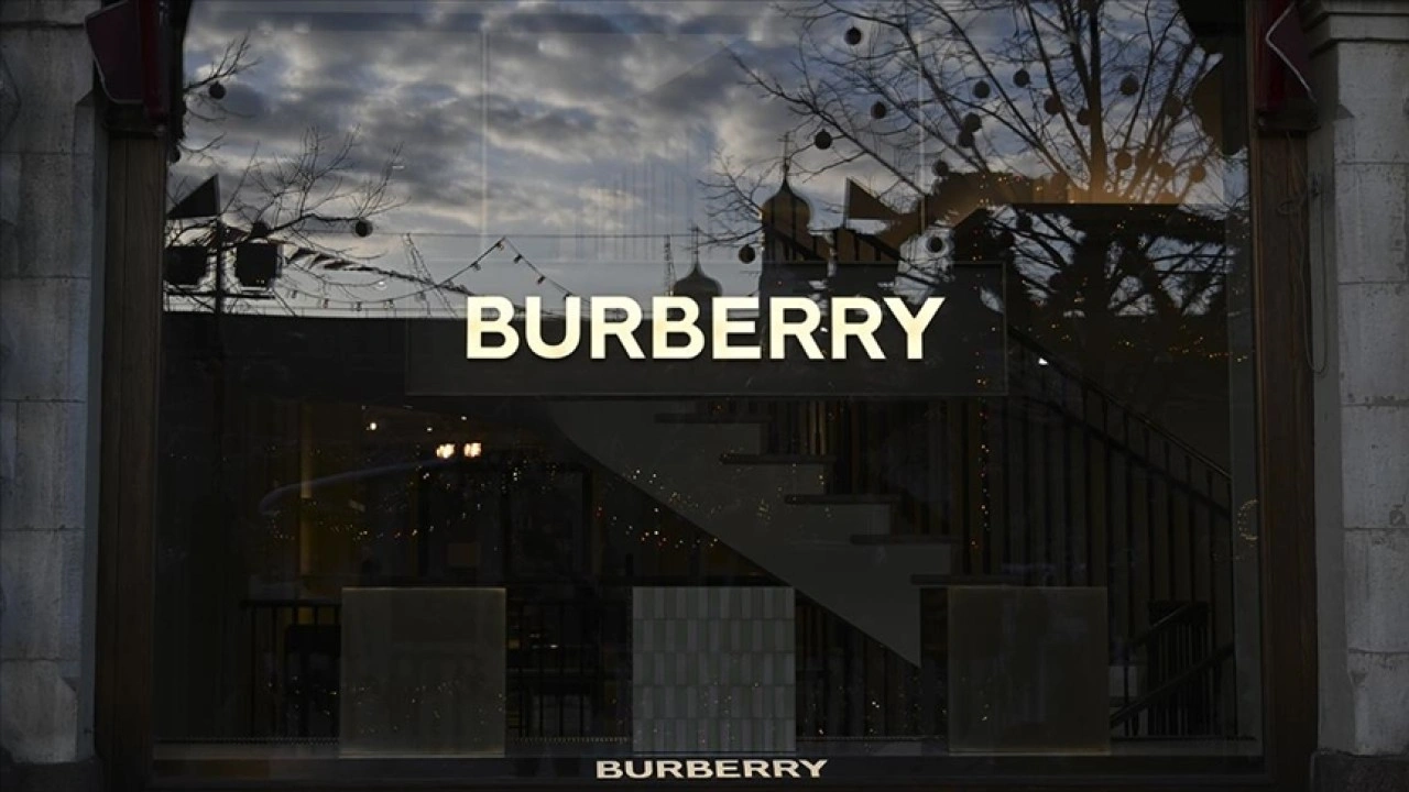 İngiliz Burberry 1700 kişiyi işten çıkarmayı planlıyor