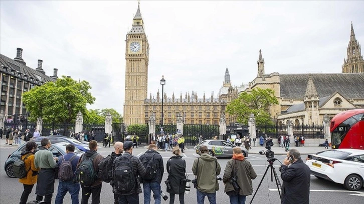 İngiltere Başbakanı Johnson partisinden güvenoyu aldı