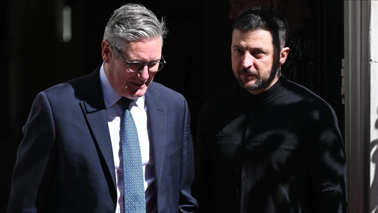 İngiltere Başbakanı Starmer, Trump-Putin görüşmesi öncesi Zelenskiy ile bir araya geldi