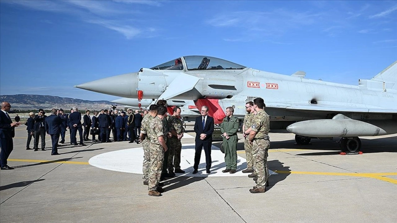 İngiltere Başbakanı Starmer, Türkiye'ye getirilen Eurofighter Typhoon uçaklarını inceledi