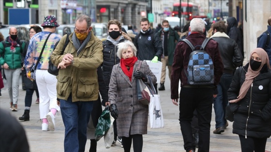 İngiltere'de en çok Kovid-19 vakasının görüldüğü Londra'da önlemler dikkate alınmıyor