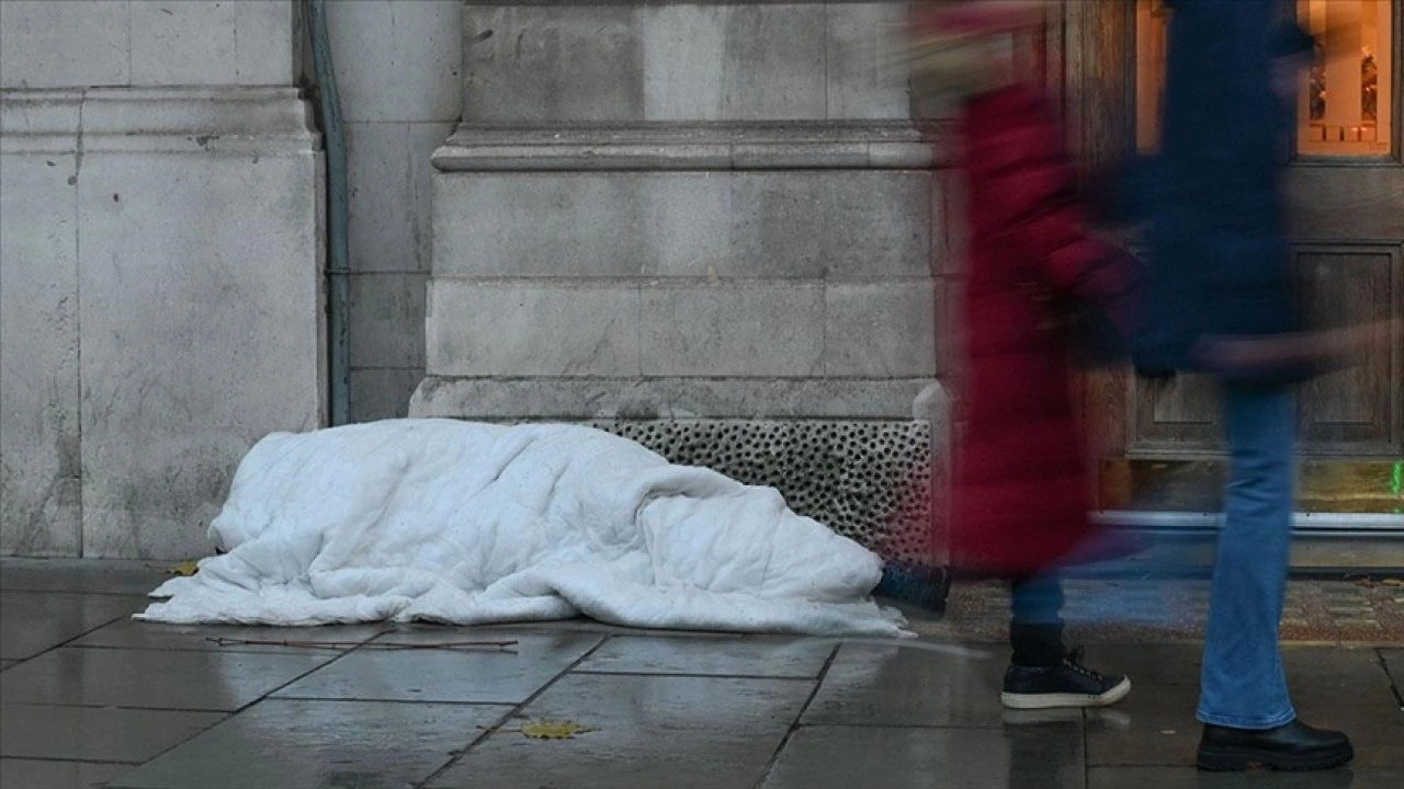 İngiltere'de evsizlerin sayısı son bir yılda yüzde 8 artarak 382 bini geçti