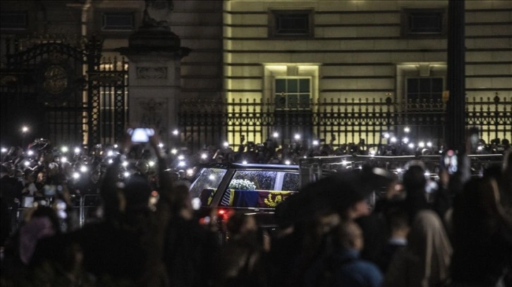 İngiltere Kraliçesi 2. Elizabeth'in naaşı Londra'ya getirildi