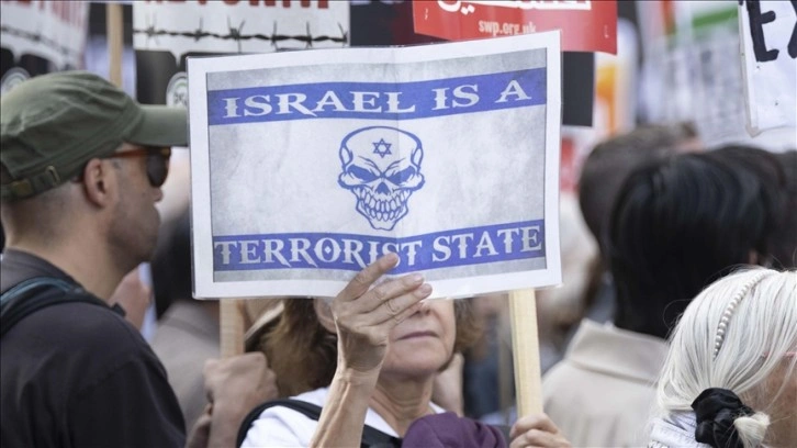 İngiltere'de İsrail'in Cenin saldırısı protesto edildi