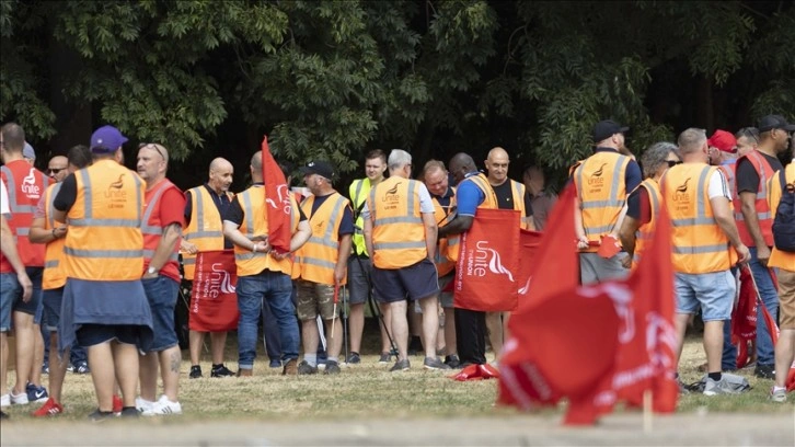 İngiltere’nin en büyük konteyner limanı Felixstowe’da grev 8 gün sürecek