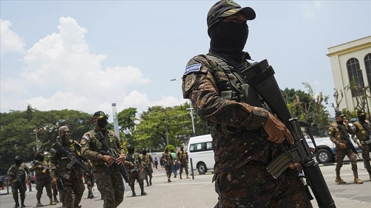 İnsan hakları örgütleri, El Salvador’da binlerce kişinin gözaltına alınmasına tepki gösterdi