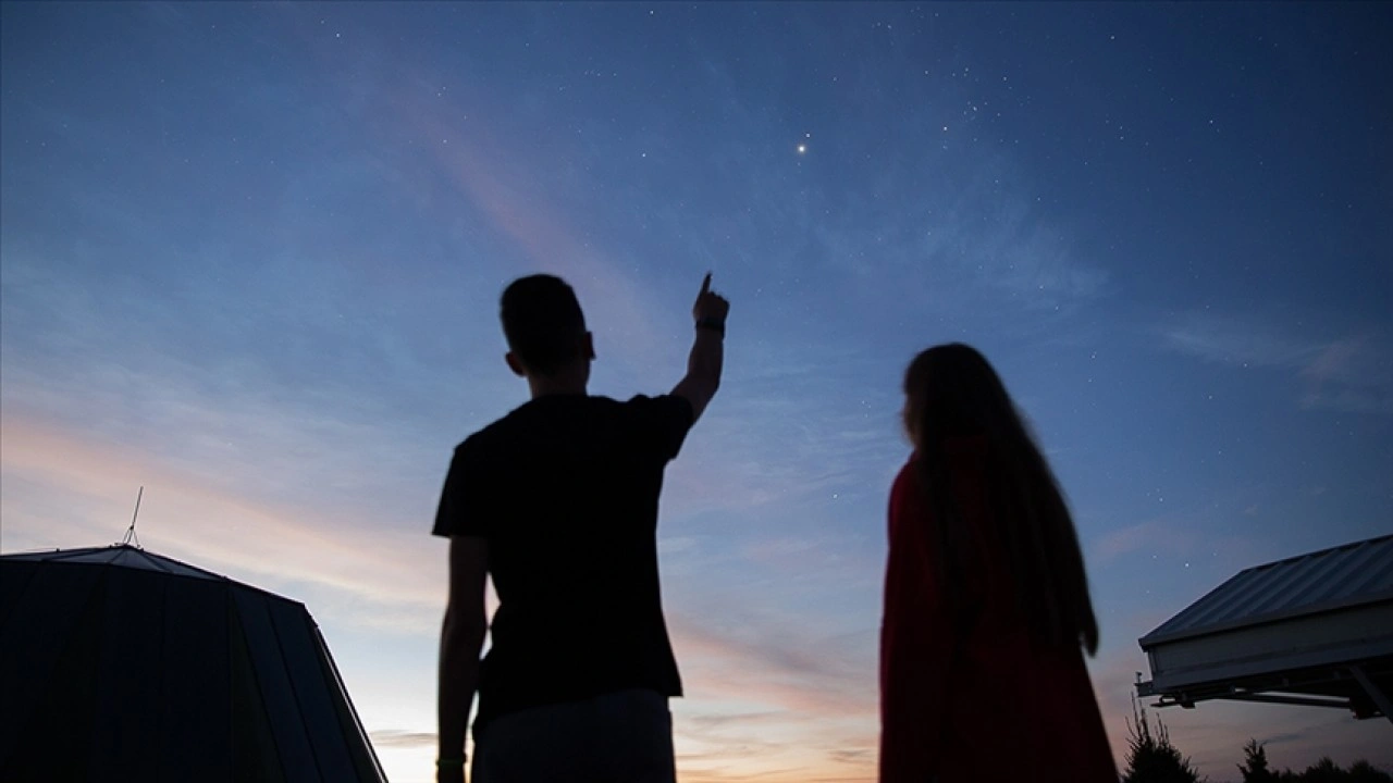 İnsanlar uzun yıllardır gökyüzündeki sıradan nesneleri UFO sanıyor