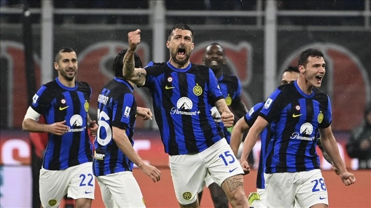 Inter, derbi maçta Milan'ı 2-1 yenerek Serie A'da 20 şampiyonlukla 2. yıldızı taktı