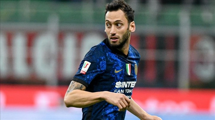 Inter, Juventus'u milli futbolcu Hakan Çalhanoğlu'nun golüyle yıktı