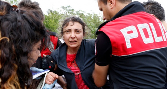 İntihara teşebbüs eden kadın, polise ecel terleri döktürdü