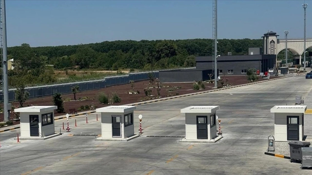 İpsala Gümrük Kapısı’nda yeni pasaport kontrol peronları hizmete girdi