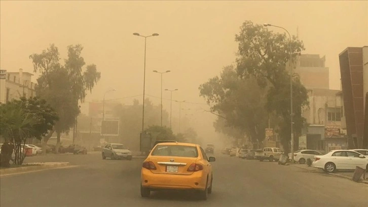 Irak Sağlık Bakanlığı: Kum fırtınası nedeniyle 4 bin kişi hastanelere kaldırıldı