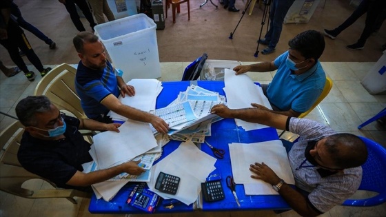Irak'ta itiraz edilen seçim sandıklarındaki oylar yeniden elle sayılıyor