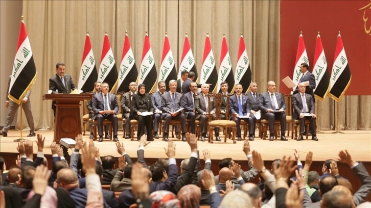 Irak'ta yeni hükümet Meclisten güvenoyu aldı