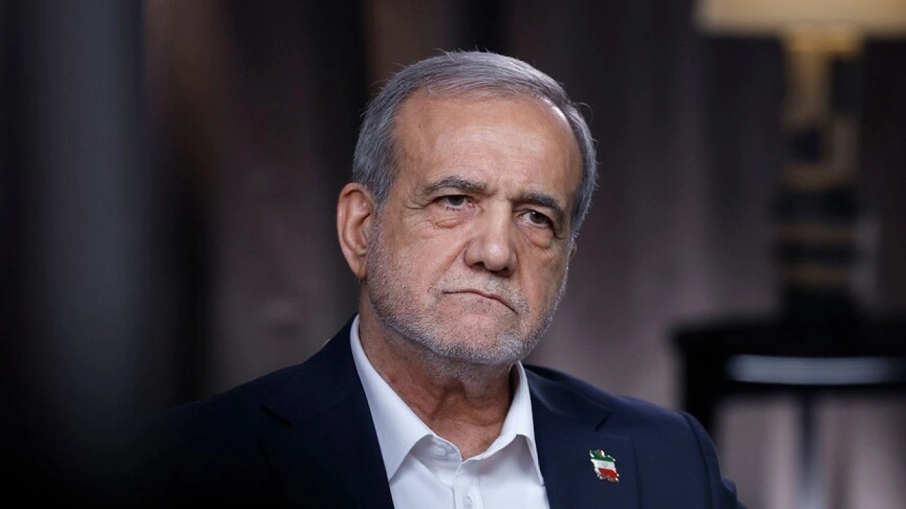 İran Cumhurbaşkanı Pezeşkiyan, ABD'nin zorba ve dayatmacı tutumunun &ccedil;&ouml;z&uuml;m getirmeyeceğini s&ouml;yle
