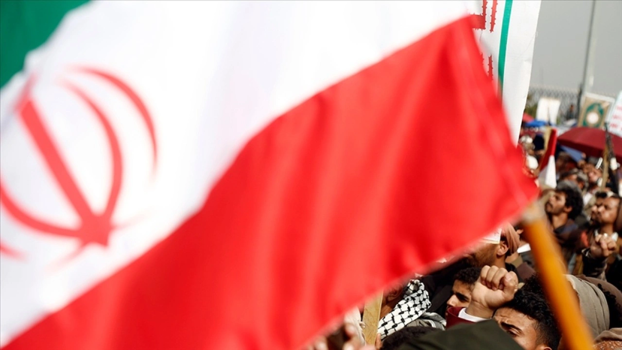 İran'da g&ouml;steriler 12. g&uuml;n&uuml;nde &ccedil;eşitli kentlerde devam ediyor