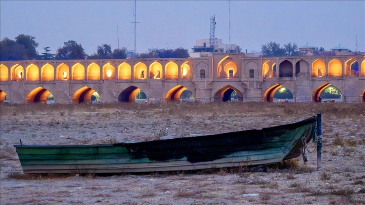 İran&rsquo;da kuraklık ve k&ouml;t&uuml; y&ouml;netim nedeniyle su krizi derinleşiyor