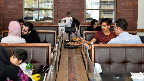 İran'daki ilk robotik restorana yoğun ilgi