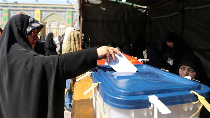 İran İçişleri Bakanlığı, seçimlere katılımın yüzde 41 olduğunu açıkladı