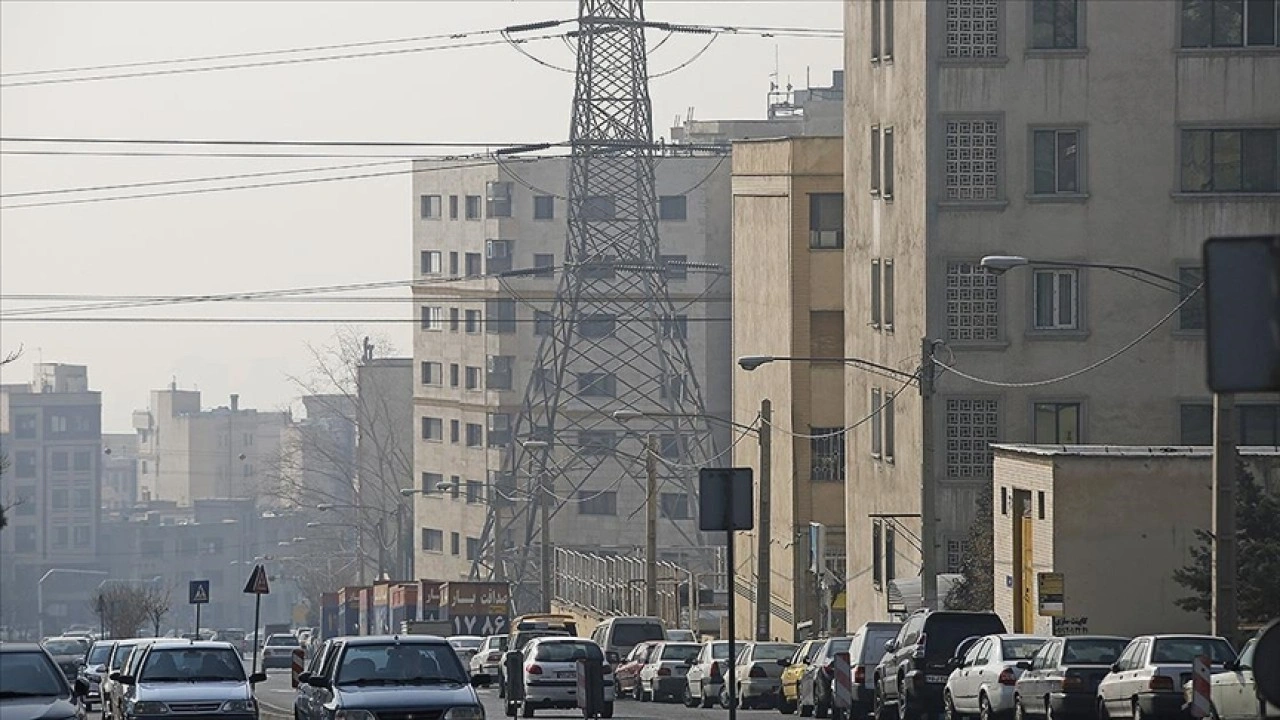 İran'ın Kirman eyaletinde enerji tasarrufu nedeniyle devlet daireleri tatil edildi