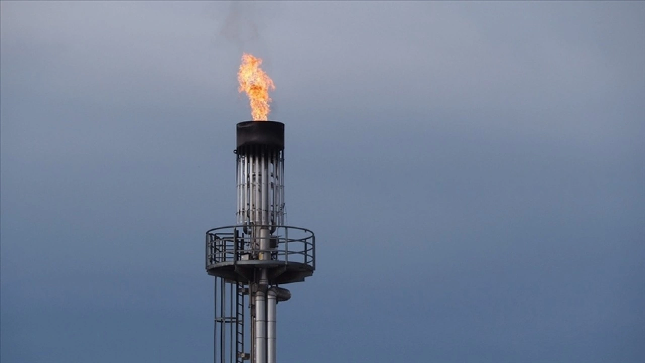 İran ülkenin güneyinde 10 trilyon fitküp gaz rezervi keşfettiğini duyurdu