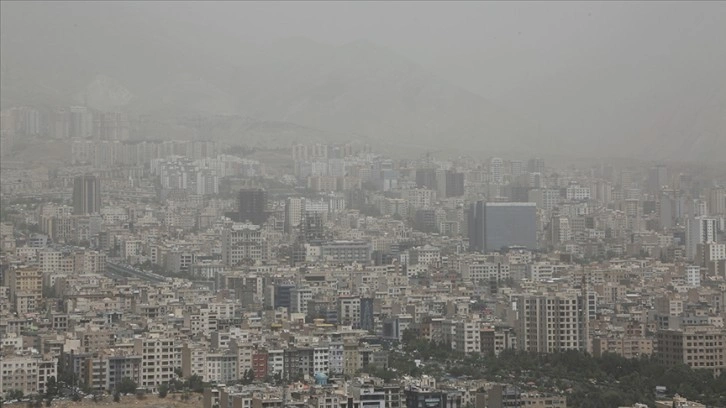 İran'da hava kirliliği nedeniyle birçok kentte okullar ve kurumlar tatil edildi