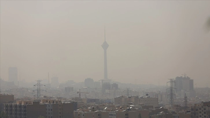 İran'da hava kirliliği nedeniyle Elburz ve Tahran'da okullar tatil edildi