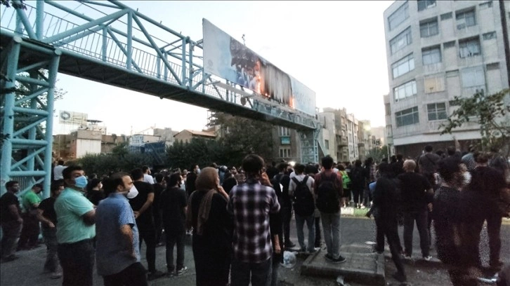 İran'da protesto gösterileri devam ediyor