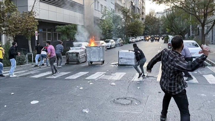 İran’da protestolar ve güvenlik güçlerinin önlemleri sürüyor