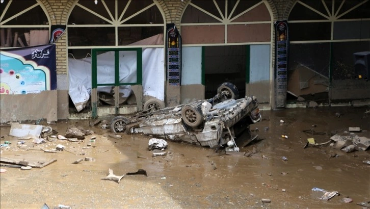 İran'da ülkeyi etkisi altına alan şiddetli yağışlarda can kaybı 61'e yükseldi