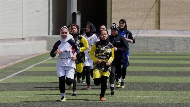 İran’daki Afgan kadın futbolcular büyük takımlarda oynamanın hayalini kuruyor