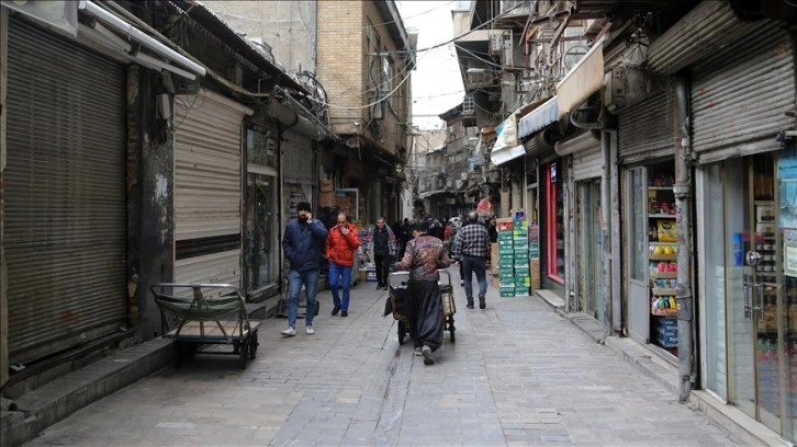 İran'ın bazı kentlerinde esnaf yine kepenk kapattı