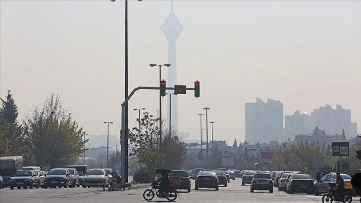 İran'ın bazı kentlerinde hava kirliliği nedeniyle eğitim çevrim içi yapılacak