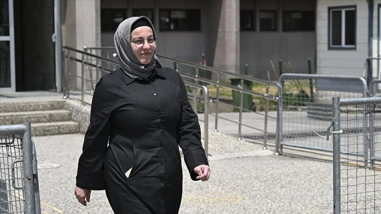 İşaret dili tercümanı adliyede "sessizlerin" sesi oluyor