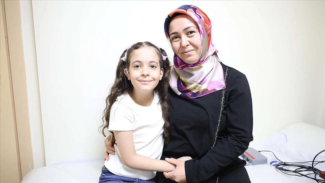 İşitme engelli anne ve kızı, biyonik kulakla birbirini daha rahat duydu