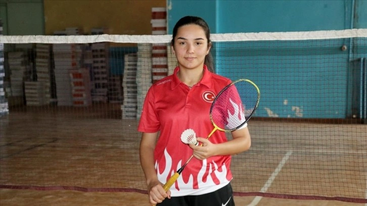 İşitme engelli milli badmintoncu Hale Nur'un hedefi Avrupa şampiyonu olmak