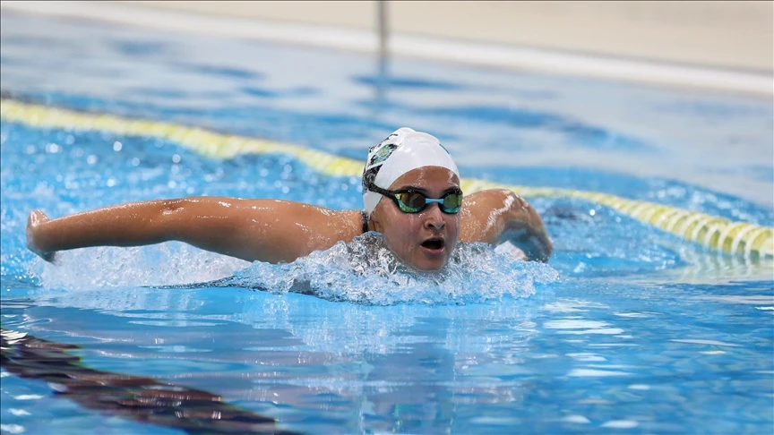 İşitme engelli milli yüzücüler İdil ile Irmak, Tokyo'da madalya için kulaç atacak