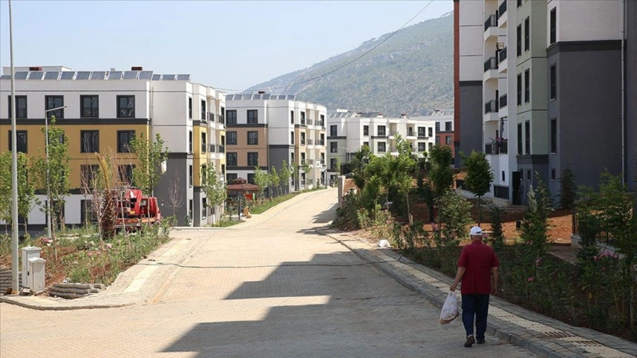 İskenderun'da depremde evini kaybedenler Kurban Bayramı'na yeni yuvalarında girdi
