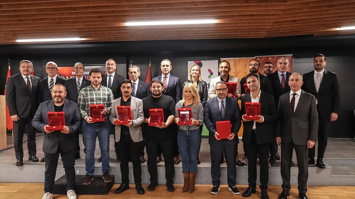 'İsmail Sarıkaya Sarı Kırmızı Kareler' fotoğraf yarışmasının ödül töreni yapıldı