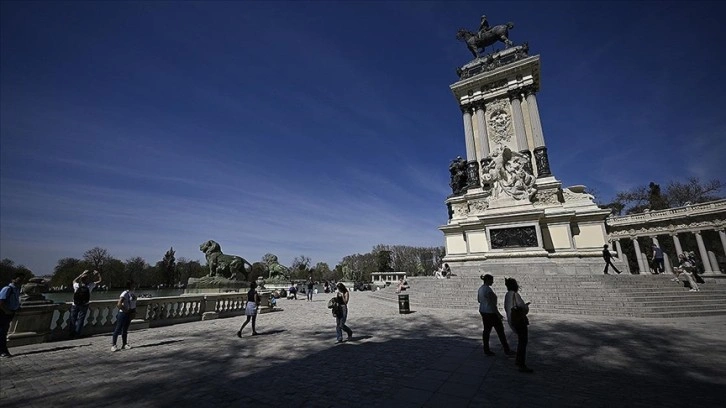 İspanya'da nisanda rekor kıran hava sıcaklıklarına karşı önlem alınıyor