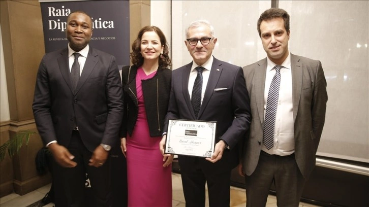 İspanya'da Türkiye'nin Madrid Büyükelçisi Akçapar'a 'en iyi büyükelçi' ödülü