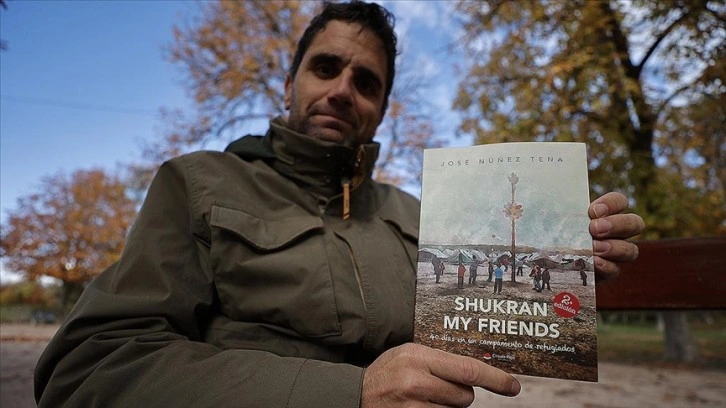İspanyol gazeteci, Yunanistan'daki mülteci kampında yaşanan dramı kitaba döktü