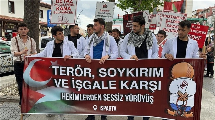 Isparta'da sağlık çalışanları Gazze için "sessiz yürüyüş" yaptı