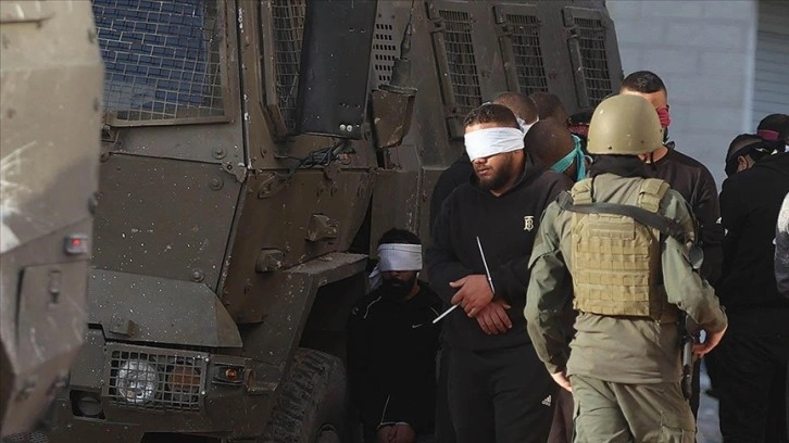 İsrail, 7 Ekim'den beri işgal altındaki bölgede 7 bin 40 Filistinliyi gözaltına aldı