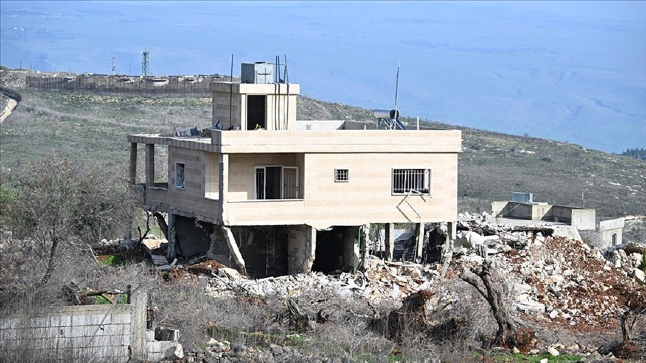 İsrail askerleri, buldozer eşliğinde sınırı geçerek Lübnan'ın Blida beldesine doğru ilerledi