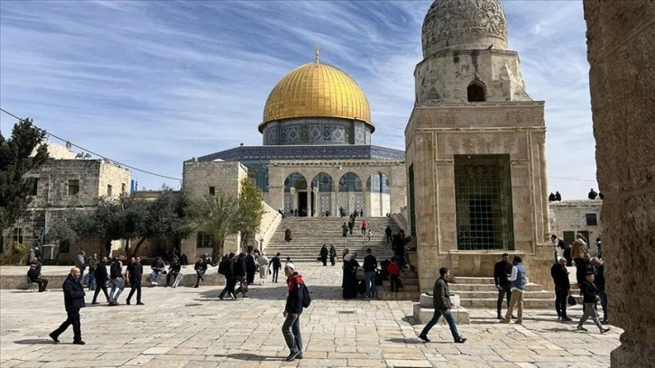 İsrail, Cuma namazında Filistinlilerin Mescid-i Aksa'ya girişini engelledi